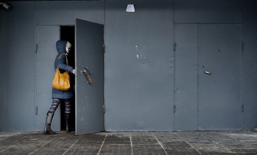 The entrance of the Moscow State Academic Art Institute's dormitory.