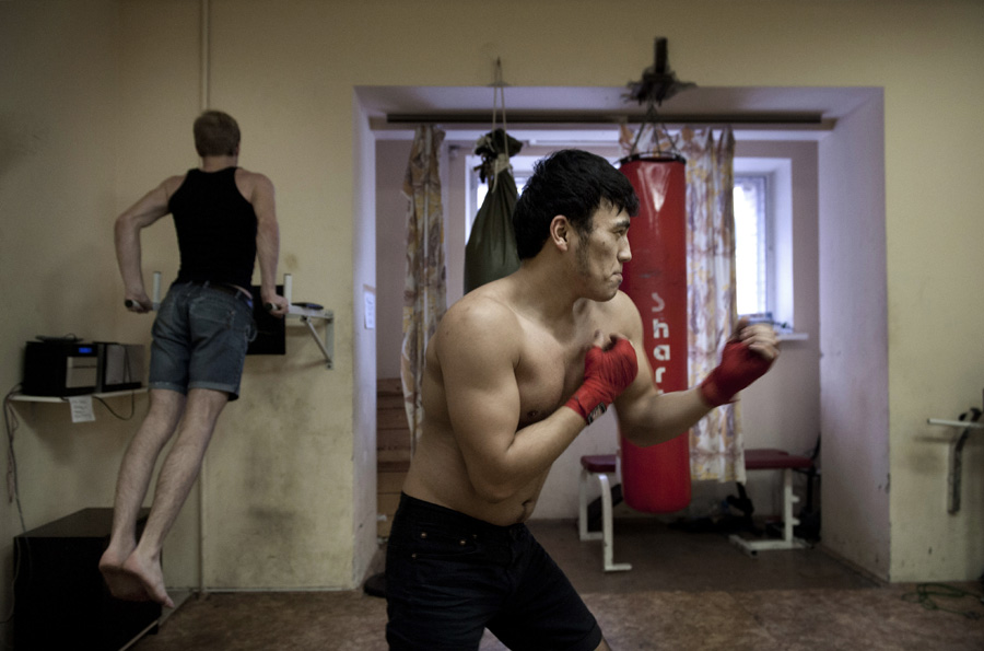 24-year-old Zalkar Toktogulov from Kyrgyzstan, who studies painting, training in the gym. 